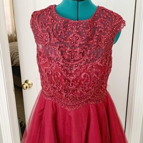 Homecoming Prom Party Sleeveless Beaded Lace Floral Tulle Lined Skater Dress - Picture 4 of 13